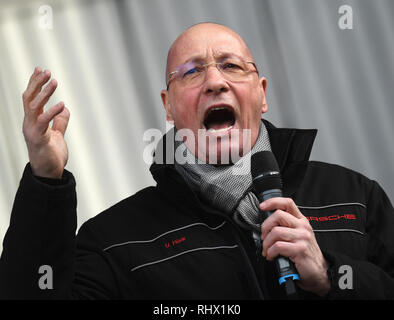 04 February 2019, Baden-Wuerttemberg, Stuttgart: Uwe Hück, Chairman of the Works Council of Porsche AG, speaks at an information event for the employees of Porsche AG at the Porsche headquarters in Stuttgart-Zuffenhausen. Photo: Marijan Murat/dpa Stock Photo