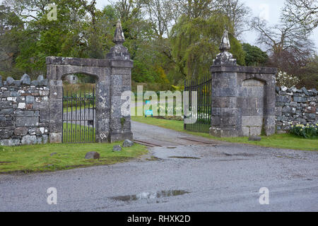 THE ARDCHATTAN PRIORY GARDENS 1st May 2018 Stone Gates at the entrance to the driveway leading to the priory Stock Photo