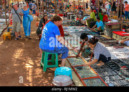 Colourful handcrafted jewellery stall Anjuna’s weekly Wednesday flea market,  Goa, India Stock Photo