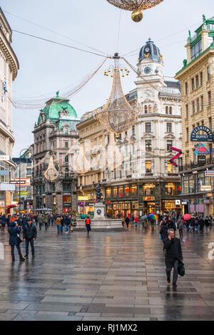 Graben at Christmas, Vienna, linking Stephanplatz with the upmarket Kohlmarkt, the Graben is one of the grandest thoroughfares in Vienna, Austria Stock Photo