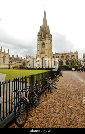 The University Church of Saint Mary the Virgin, University of Oxford one of the oldest universities in the world. Historic Centre of Oxford, Oxfordshi Stock Photo