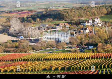 Blick vom Michaelsberg auf den Freizeitpark Tripsdrill mit Holzachterbahn, , Cleebronn, Baden-Württemberg, Deutschland Stock Photo