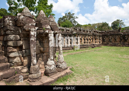 Kambodscha, Provinz Siem Reap, Region Angkor, buddhistische Tempelanlage Prea Khan, Steinmauer mit Elefantenstatuen, Stock Photo