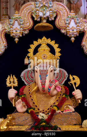 Shri Ganesh! Dagadusheth Halwai Ganapati (PUNE) ''पुणे '' Largest  Collection of Lord Ganes… | Happy ganesh chaturthi images, Ganesha artwork,  Lord ganesha paintings