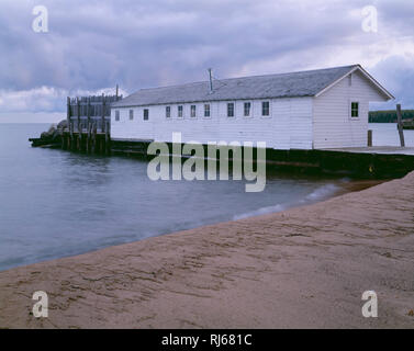 USA, Wisconsin, Apostle Islands National Lakeshore, Historic fishing shack at Little Sand Bay and Lake Superior. Stock Photo