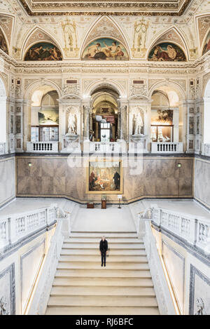 Naturhistorisches Museum Wien, innen, Treppenaufgang, eine Person Stock Photo
