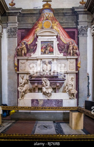 Tomb of Michelangelo di Lodovico Buonarroti Simoni inside the Basilica of the Holy Cross, Basilica di Santa Croce Stock Photo