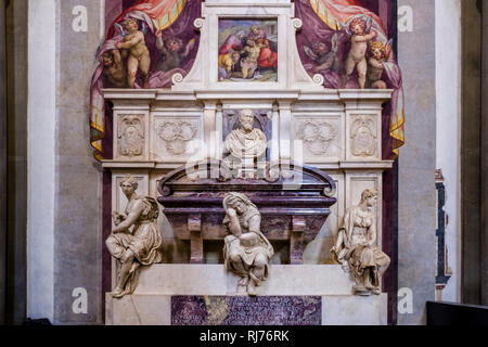 Tomb of Michelangelo di Lodovico Buonarroti Simoni inside the Basilica of the Holy Cross, Basilica di Santa Croce Stock Photo