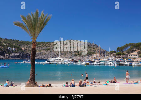 Stadtstrand und Jachthafen, Port de Soller, Mallorca, Balearen, Spanien Stock Photo