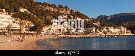 Stadtstrand von Port de Soller, Mallorca, Balearen, Spanien Stock Photo