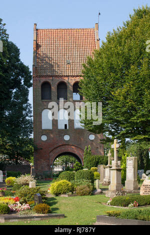 Deutschland, Niedersachsen, Bad Zwischenahn, Glockenturm der Sankt-Johannes-Kirche Stock Photo