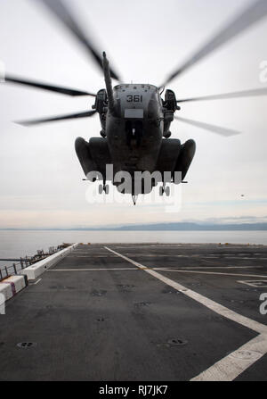 190201-N-LI768-1308  PACIFIC OCEAN (Feb. 1, 2019) – A CH-53E Super Stallion, assigned to the “Flying Tigers” of Marine Heavy Helicopter Squadron (HMH) 361, takes off from the flight deck of the amphibious transport dock ship USS Somerset (LPD 25) during Exercise Iron Fist 2019. Exercise Iron Fist 2019 is an annual, multilateral training exercise where U.S. and Japanese service members train together, share techniques, tactics and procedures to improve their combine operational capabilities. (U.S. Navy photo by Mass Communication Specialist 2nd Class Devin M. Langer) Stock Photo