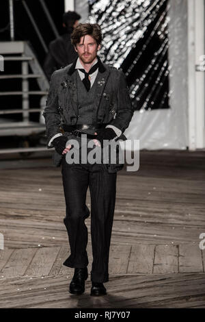 New York, USA. 04th Feb, 2019. February 4th 2019 - New York, USA - Joseph Abboud Fall Winter 2019 runway at New York Fashion Week Mens . Photo Credit: rudy k/Alamy Live News Stock Photo