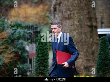 London, UK. 05th Feb, 2019. Gavin Williamson, Secretary of State for Defence, arrives for the Cabinet Meeting. Credit: Tommy London/Alamy Live News Stock Photo