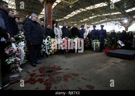 Sarajevo, Bosnia and Herzegovina (BiH). 5th Feb, 2019. People pay tribute to victims of the 1994 massacre in Sarajevo marketplace in Sarajevo, Bosnia and Herzegovina (BiH), on Feb. 5, 2019. A mortar shell exploded in the marketplace in Sarajevo on Feb. 5, 1994, killing 68 people and wounding more than 140. Credit: Nedim Grabovica/Xinhua/Alamy Live News Stock Photo