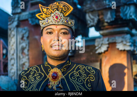 Denpasar, Bali Museum, Bräutigam in festlicher Kleidung, Porträt Stock Photo