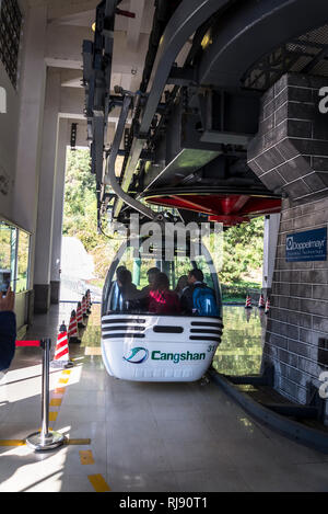 Cangshan cable car at Cangshan national geological park near Dali, Yunnan province, China Stock Photo