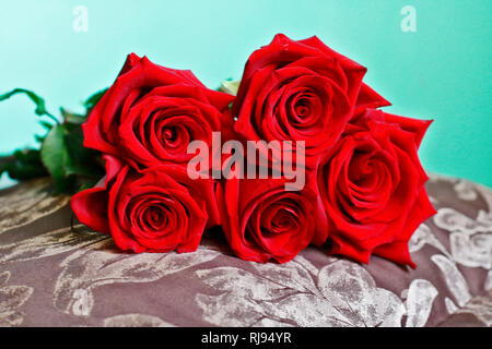 Happy Birthday Card with Bouquet of Red Roses, Close Up Stock Photo - Alamy