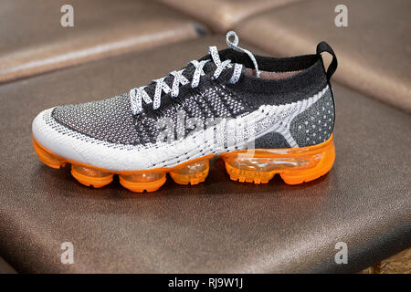 Arthur Conan Doyle produceren nationalisme A Nike Vapormax shoe that sells for $190 a pair. At Footlocker in the  Queens Center Mall in Elmhurst, Queens, New York Stock Photo - Alamy