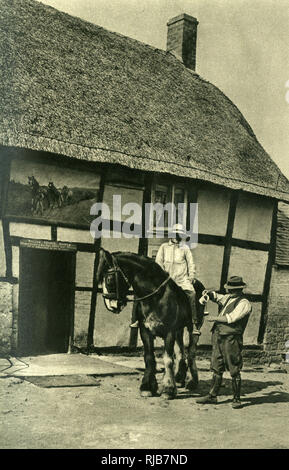 Men outside the Plough and Harrow Inn, Worcestershire Stock Photo