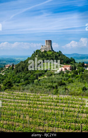 Rocca d’Orcia, the ruined castle of Rocca di Tentennano in the Val d'Orcia Stock Photo