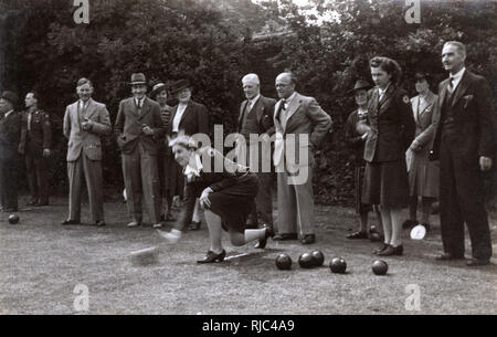 WW2 - Home Front - Red Cross Women playing bowls Stock Photo