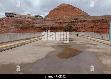 General view across the top of the Glen Canyon Dam, Page, Arizona, United States. Stock Photo