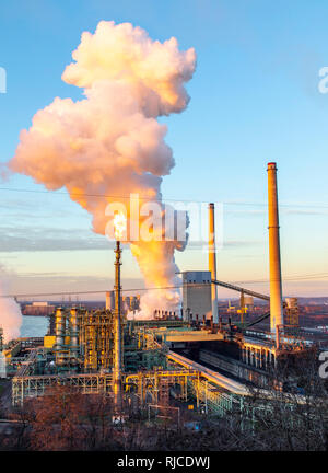 Steel location Duisburg Hamborn, coking plant Schwelgern ThyssenKrupp Steel, right blast furnaces, rear left, cooling tower of the coal power plant Du Stock Photo