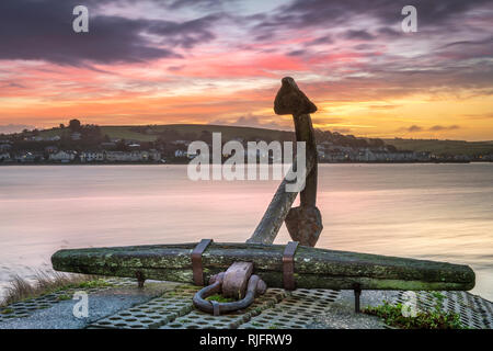 Appledore, Devon, UK. 6th February, 2019. UK Weather - Wednesday 6th February 2019. After a cold night in North Devon a colourful sky lights up the Torridge Estuary and landmark Anchor on the quayside at Appledore. Credit: Terry Mathews/Ģ����ý Live News Stock Photo