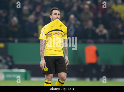 05 February 2019, North Rhine-Westphalia, Dortmund: Soccer: DFB Cup, Borussia Dortmund - Werder Bremen, Round of 16 in Signal Iduna Park: Dortmund's Paco Alcácer after his missed penalty shot. (Important note: The DFB prohibits the use of sequence images on the Internet and in online media during the game (including half time). Blocking period! The DFB permits the publication and further use of images on mobile devices (especially MMS) and via DVB-H and DMB only after the end of the game.) Photo: Bernd Thissen/dpa Stock Photo