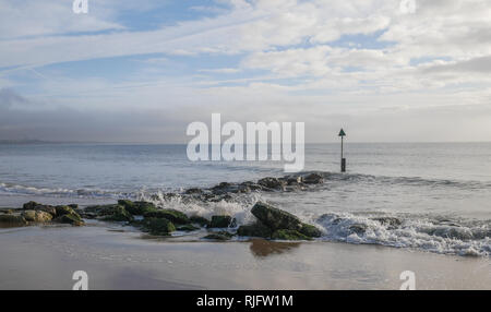 Poole, Dorset, UK. 6th February, 2019. Brighter day today in Poole, with some blue skies and very warm for this time of the year. People wandering along enjoying the nice weather. Credit: Suzanne McGowan/Alamy Live News Stock Photo