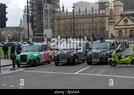 London, UK. 6th February 2019, Black Cab taxi protest closes down central London, UK. roads around Parliament. Black cab drivers protested about roads being closed to taxis in central London, UK.. They parked their cabs around Parliament Square and its apporaces leading to miles of traffic jams with major delays to traffic Credit: Ian Davidson/Alamy Live News Stock Photo