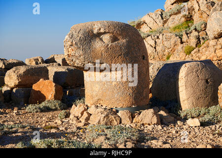 Statue head of an Eagle in front of the stone pyramid 62 BC Royal Tomb of King Antiochus I Theos of Commagene, east Terrace, Mount Nemrut or Nemrud Da Stock Photo