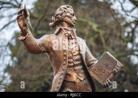 Thomas Paine Thetford - Statue of Thomas Paine one of the Founding Fathers of the USA - Born Thetford Norfolk UK - Sculptor Sir Charles Thomas Wheeler Stock Photo