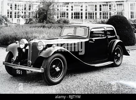 A photograph of an SS Jaguar 100 a British 2-seat sports car built between 1936 and 1941 by SS Cars Ltd of Coventry, England. Dated 20th century Stock Photo