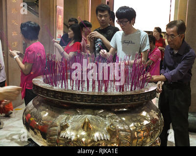 where to buy urns in manila