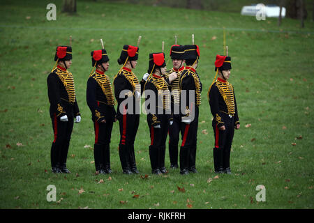 London, UK. 06th Feb, 2019. Members of the Kings Troop Royal Horse Artillery goes through a rehearsal. A 41-gun salute is fired by the Kings Troop Royal Horse Artillery in Green Park today to mark the 67th anniversary of the accession of Queen Elizabeth II to the throne. HM Queen Elizabeth II is Britain's longest serving monarch. Kings Troop Royal Horse Artillery Accession Day gun salute, Green Park, London, on February 6, 2019. Credit: Paul Marriott/Alamy Live News Stock Photo