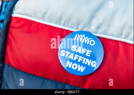 Bantry, West Cork, Ireland. 7th Feb, 2019. Striking nurses from Bantry General Hospital picket the hospital entrance for a third day after the Government refused to engage with the INMO over the pay and staff recruitment and retention issues. Credit: AG News/Alamy Live News. Stock Photo