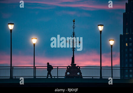 Frankfurt/Main, Germany. 07 February 2019, Hessen, Frankfurt/Main: A tender dawn appears at dawn in the sky behind the Old Bridge over the Main River. Photo: Frank Rumpenhorst/dpa Credit: dpa picture alliance/Alamy Live News Stock Photo