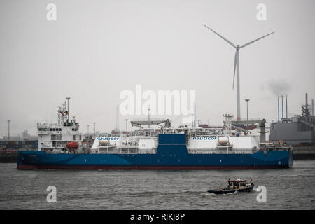 Hamburg, Germany. 07th Feb, 2019. The LNG bunker ship 'Kairos' calls at the port of Hamburg. The world's largest tanker for liquefied natural gas (LNG) reached the port of Hamburg on Thursday and moored at the cruise terminal Steinwerder. The 117 metre long ship sails for the Hamburg company Nauticor, a subsidiary of the Linde Group, and can load 7500 cubic metres of LNG. The ship is due to be christened on February 8. (to dpa 'Largest LNG bunker ship in the world reaches Hamburg port' from 07.02.2019) Credit: Christian Charisius/dpa/Alamy Live News Stock Photo