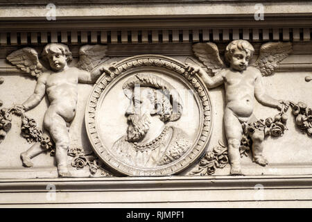 United Kingdom Great Britain England City of London Cornhill Street building exterior ornamental architecture bas-relief sculpture medallions de Stock Photo