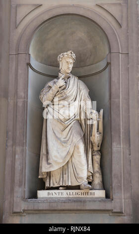 Statue of Florentine poet Dante Alighieri in the Uffizi Gallery, Florence, Italy Stock Photo