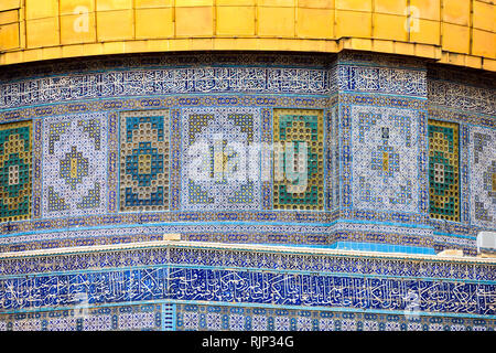 Close-up view of the beautiful Dome of the Rock in Jerusalem. The Dome of the Rock is an Islamic shrine located on the Temple Mount in the Old City of Stock Photo