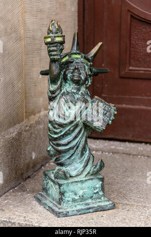 One of the brass gnomes (krasnale, krasnoludki) copying the Statue of Liberty, Wrocław, Wroklaw, Poland Stock Photo