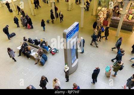London, England. January 2018. Passengers wait for their trains and running to catch them at St Pancras international train station. Stock Photo