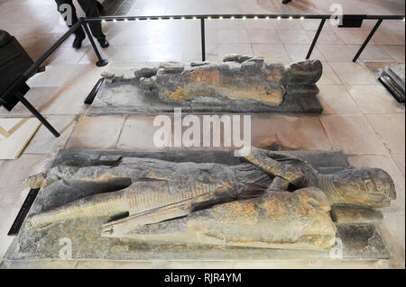 Geoffrey de Mandeville, 1st Earl of Essex, effigy and unknown knight effigy in Romanesque Temple Church built 1185 by Knight Templars known from Dan B Stock Photo