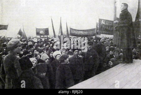 Meeting of striking workers Tverduring the Russian revolution. 1917 Stock Photo