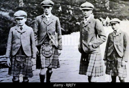 Left to right Duke of Kent, Prince Edward (later King Edward VIII), Prince Albert (later King George VI) and Prince Henry of Gloucester as children. Circa 1913 Stock Photo