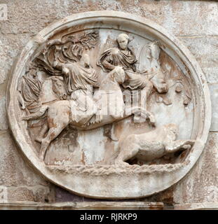 Relief sculpture on the Arch of Titus (Arco di Tito); 1st-century AD honorific arch, Rome, Italy. constructed in c. AD 82 by the Emperor Domitian shortly after the death of his older brother Titus to commemorate Titus's victories, including the Siege of Jerusalem (AD 70). Stock Photo