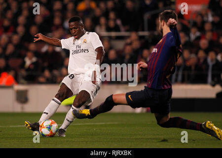 Spain La Copa, Semi finals, First Leg, FC Barcelona vs. Real Madrid, reporting live during the game -- Vinicius, Brazilian winger for Real Madrid shoots the ball in from t of Gerard Pique, spanish defender for FC Barcelona who tries to stop him Stock Photo